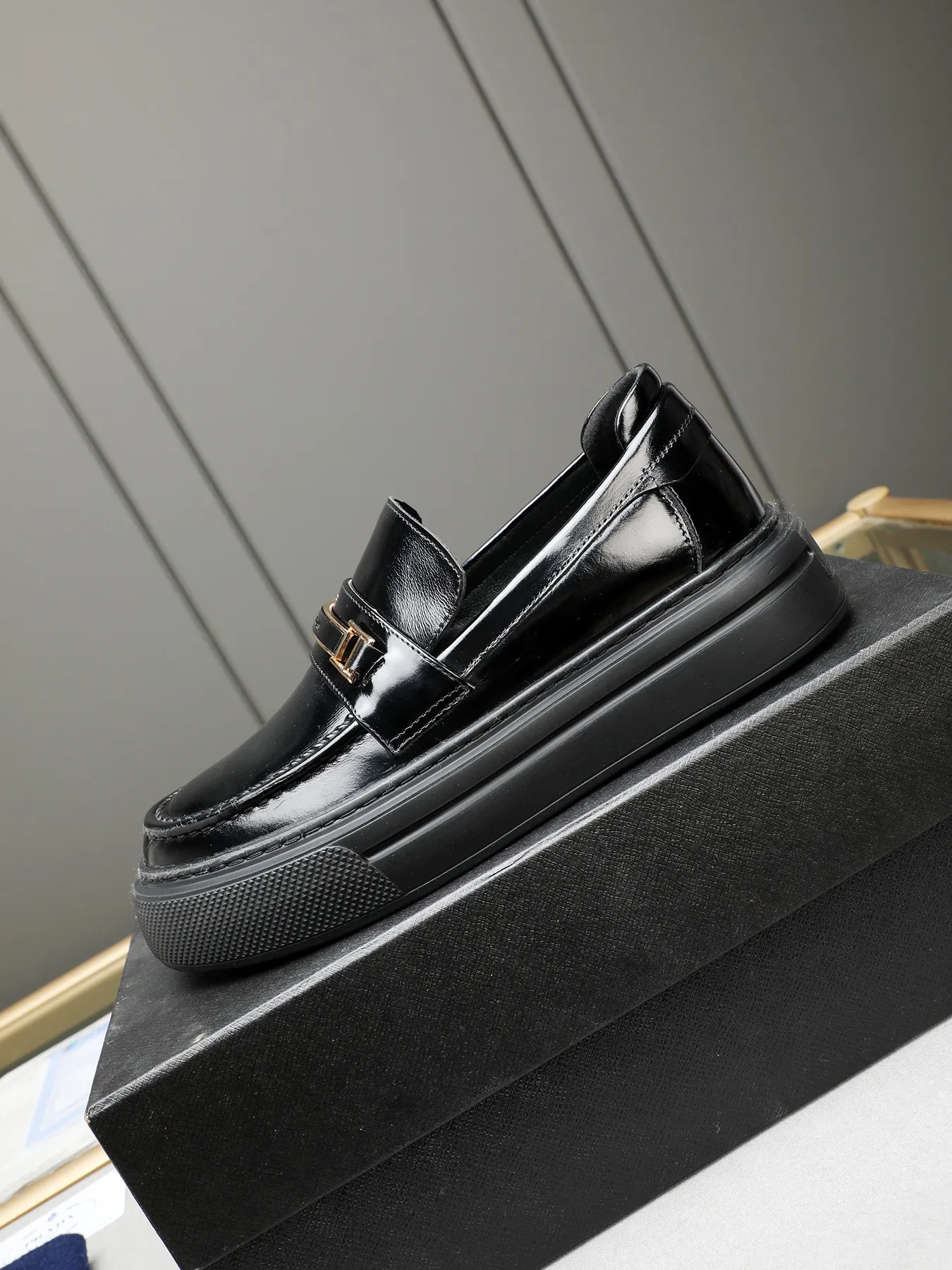 Men's Men's Shoes 💰500 Prada/Prada Men's new casual shoes, this upper is made of imported calfskin + sheep lining! The outsole is made of non-slip foam outsole, which feels good on your feet and is a fashionable and stylish item!  Size: 38-44 (45 customized)